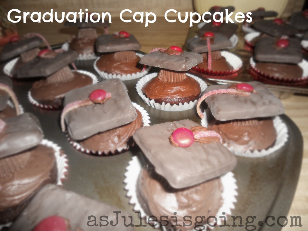Graduation Theme Party Treats: Graduations Cap Cupcakes