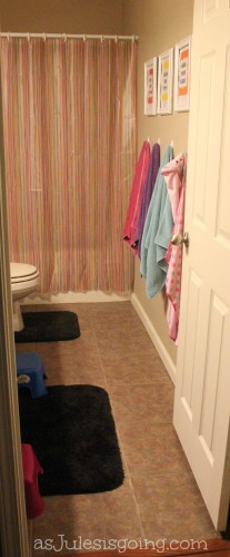 Kids' Bathroom Decor {with FREE Printables!} - as Jules is going